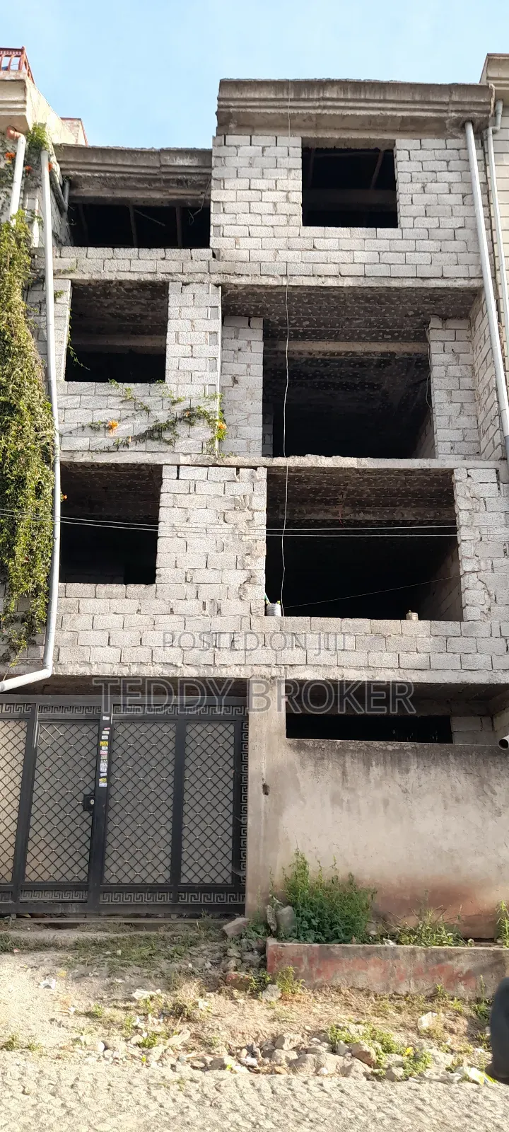 7bdrm House in Semit, Yeka for sale