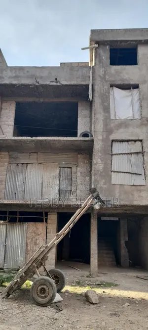 Photo - 6bdrm House in Semit, Yeka for sale