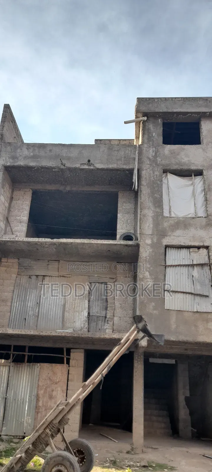 6bdrm House in Semit, Yeka for sale