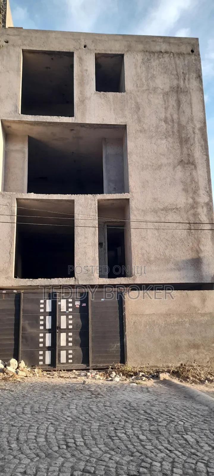 8bdrm House in Semit, Yeka for sale