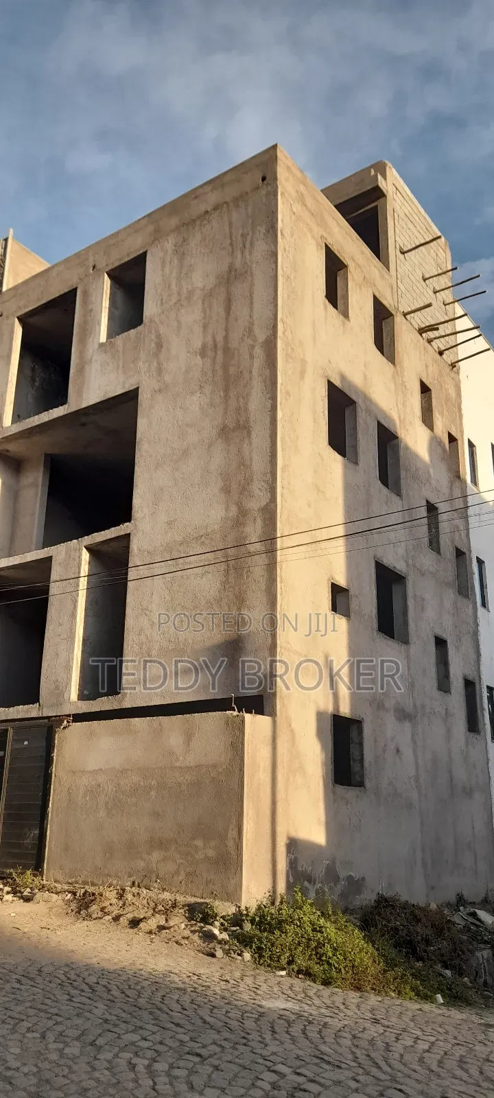 8bdrm House in Semit, Yeka for sale