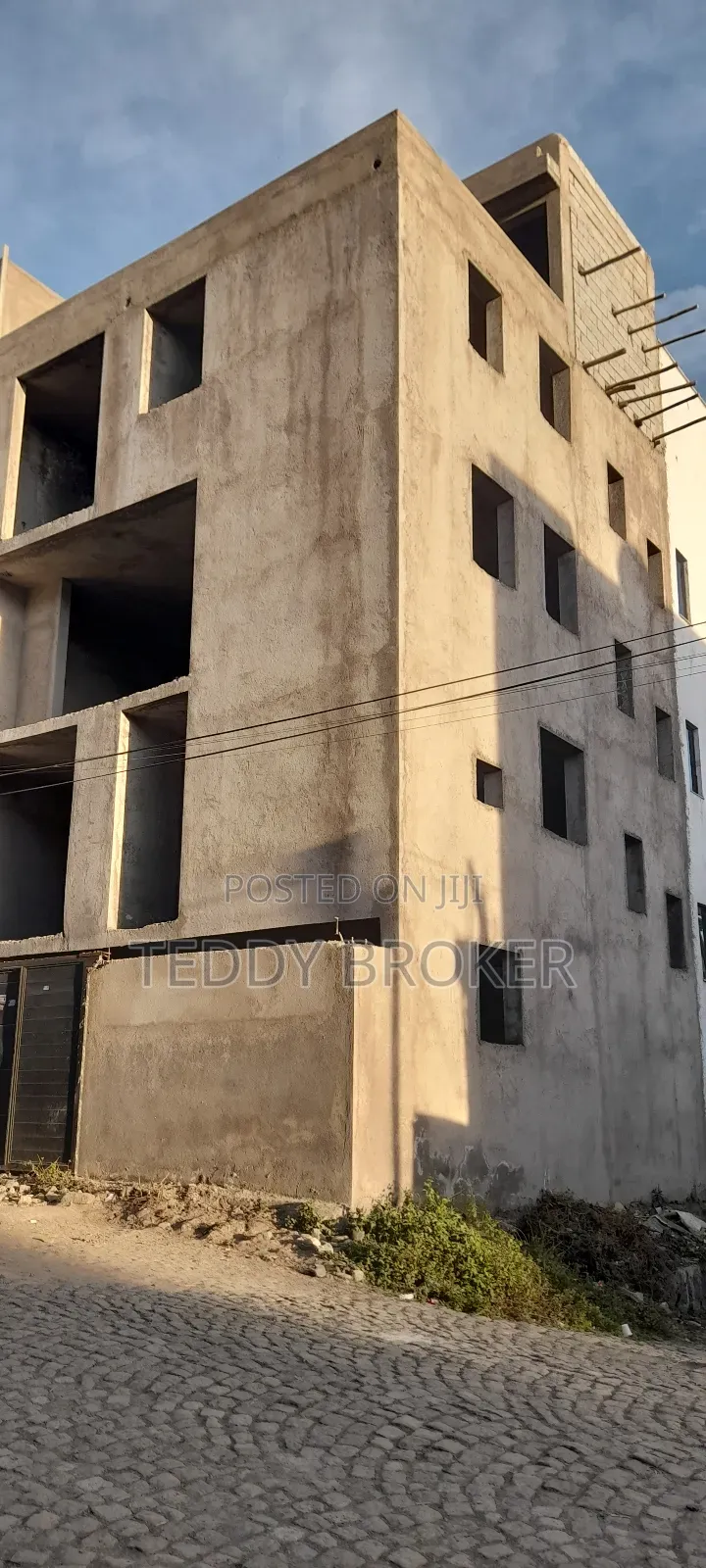 8bdrm House in Semit, Yeka for sale