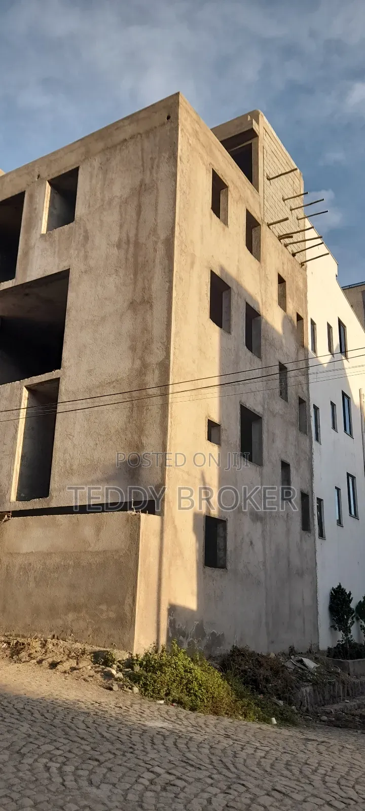 8bdrm House in Semit, Yeka for sale