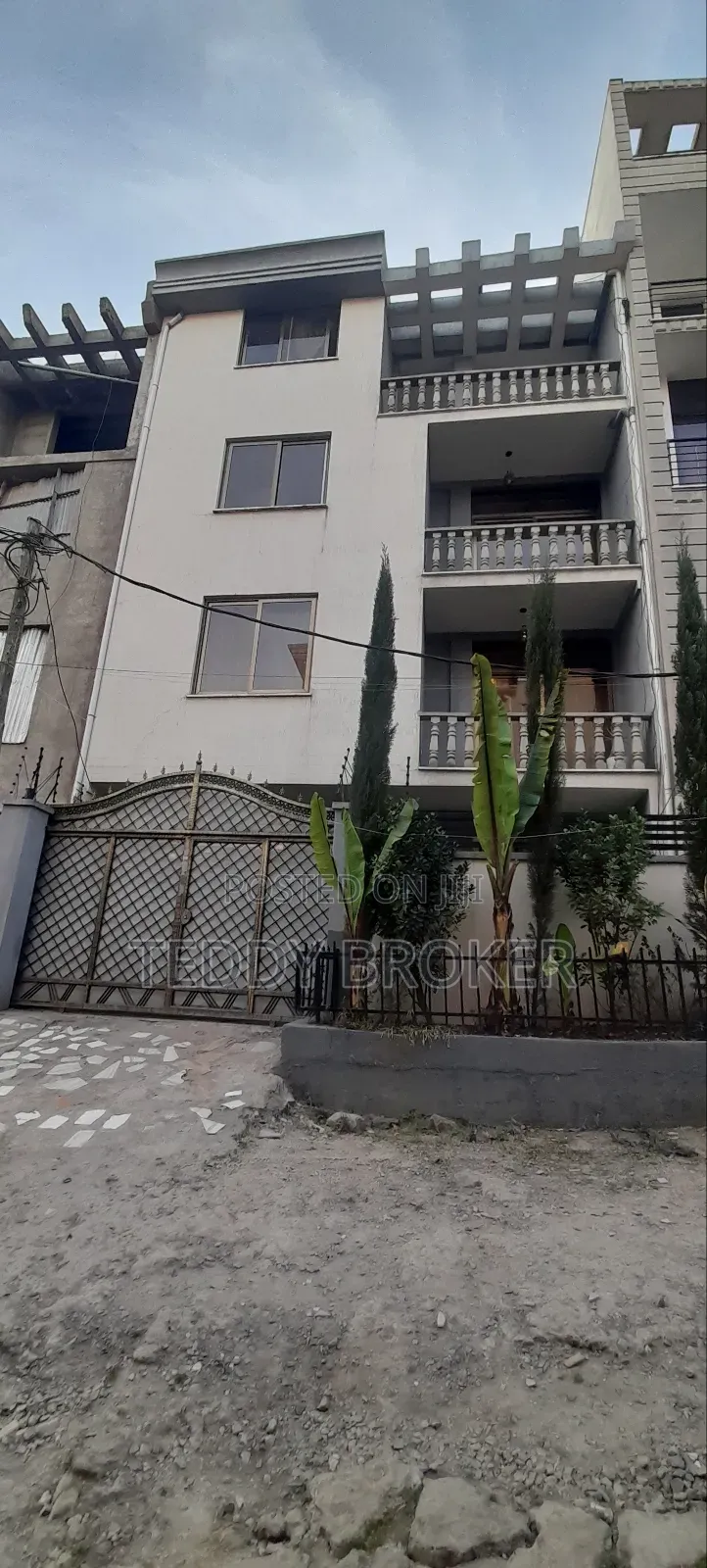 6bdrm House in Semit, Yeka for sale