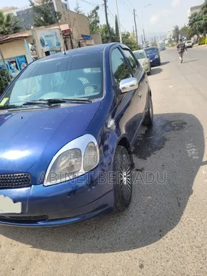 Photo - Toyota Vitz 1.0 FWD 5dr 2000 Blue