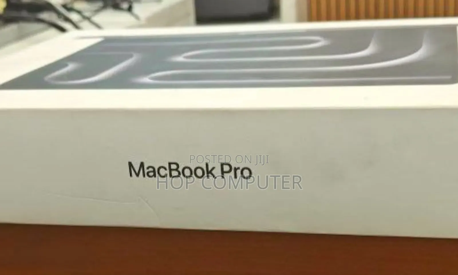New Apple Macbook Pro 2025 M5 14-Inch 16GB Apple M4 Pro SSD 512GB
