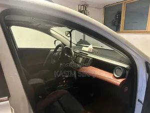 Toyota RAV4 LE 4dr SUV AWD (2.5L 4cyl 6A) 2015 White