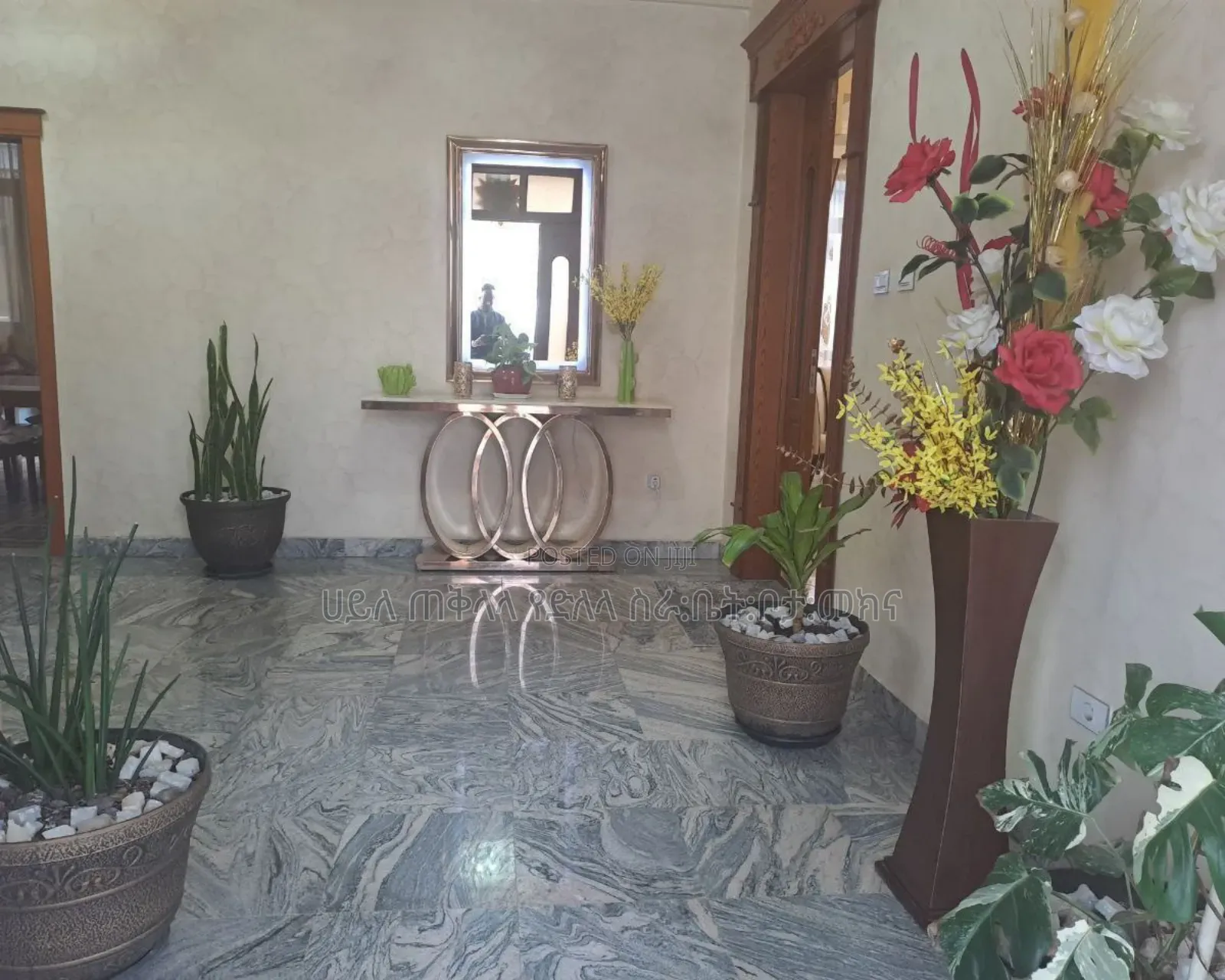 Furnished 9bdrm Townhouse/Terrace in አያት አካባቢ ኮምፋውንድ ውስጥ, Yeka for sale