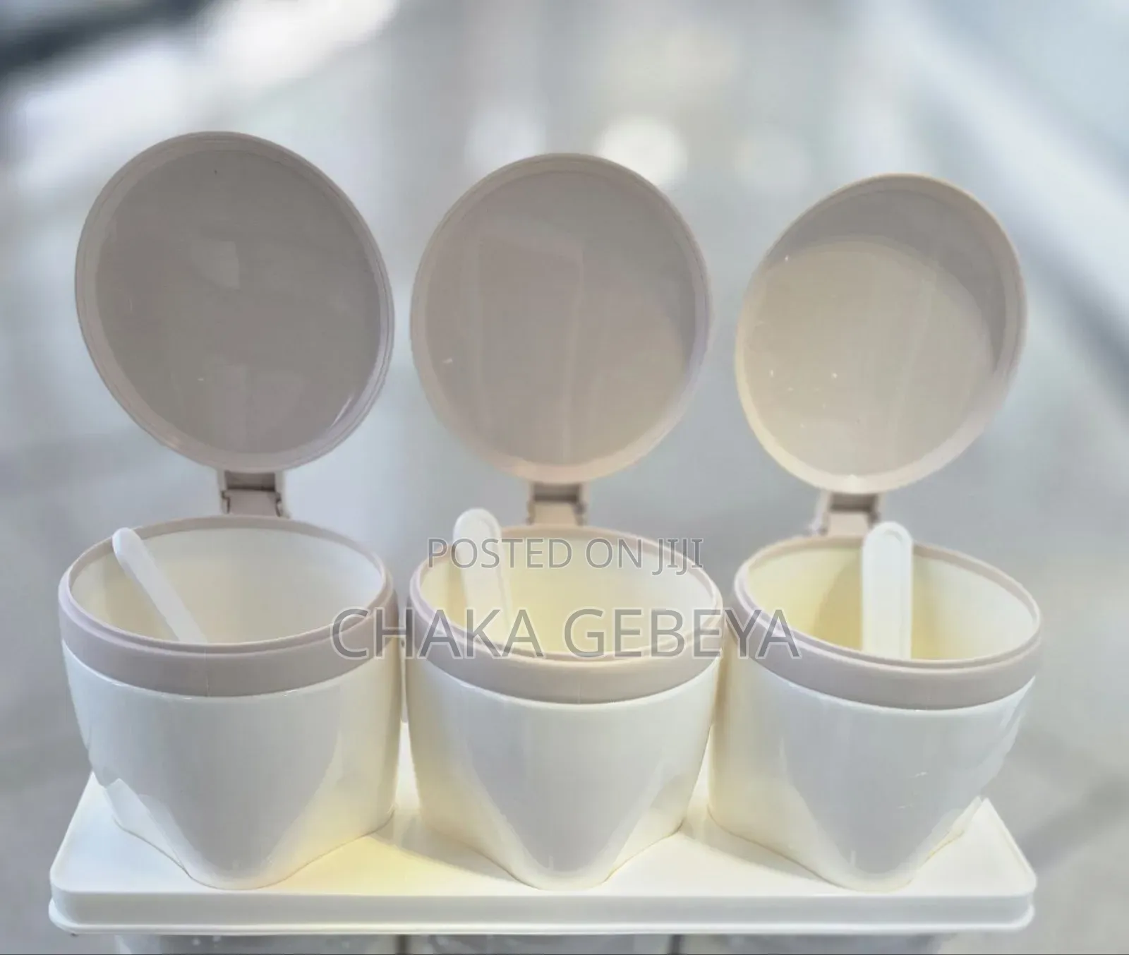 የሚጥሚጣ፣ የዳጣ፣ የስኳር፡ የጨው እና መሰል ቅመማ ቅመሞች ማቅረቢያ