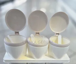 Photo - የሚጥሚጣ፣ የዳጣ፣ የስኳር፡ የጨው እና መሰል ቅመማ ቅመሞች ማቅረቢያ