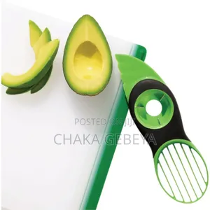 Photo - Avocado Preparation! የአቮካዶ መሰንጠቂያ፣ ፍሬውን ማውጪያና ስጋውን ከቆዳው ለይቶ ማውጪያ