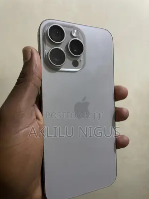 Photo - Apple iPhone 15 Pro Max 256 GB Gray