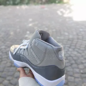 Photo - Jordan 11 Gray