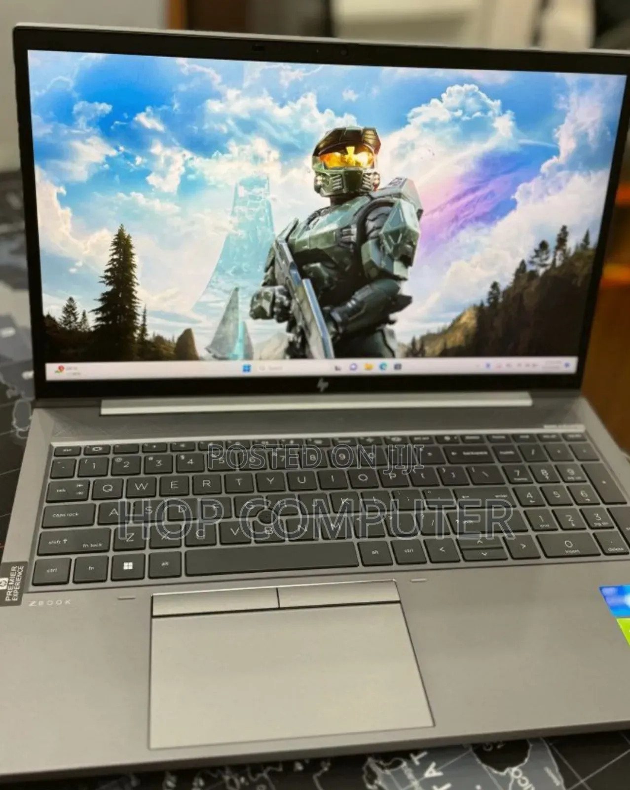 New Laptop HP ZBook Firefly G8 16GB Intel Core I7 SSD 512GB