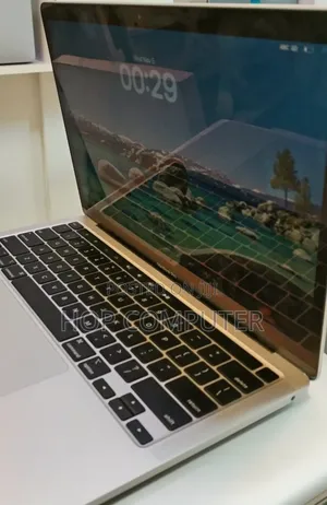 New Laptop Apple MacBook Pro 2020 M1 16GB Apple M1 SSD 512GB