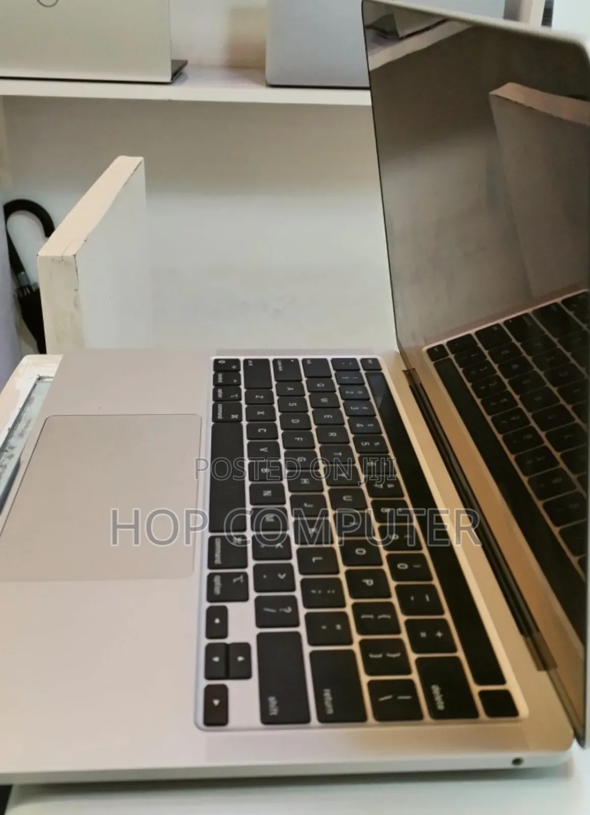 New Laptop Apple MacBook Pro 2020 M1 16GB Apple M1 SSD 512GB