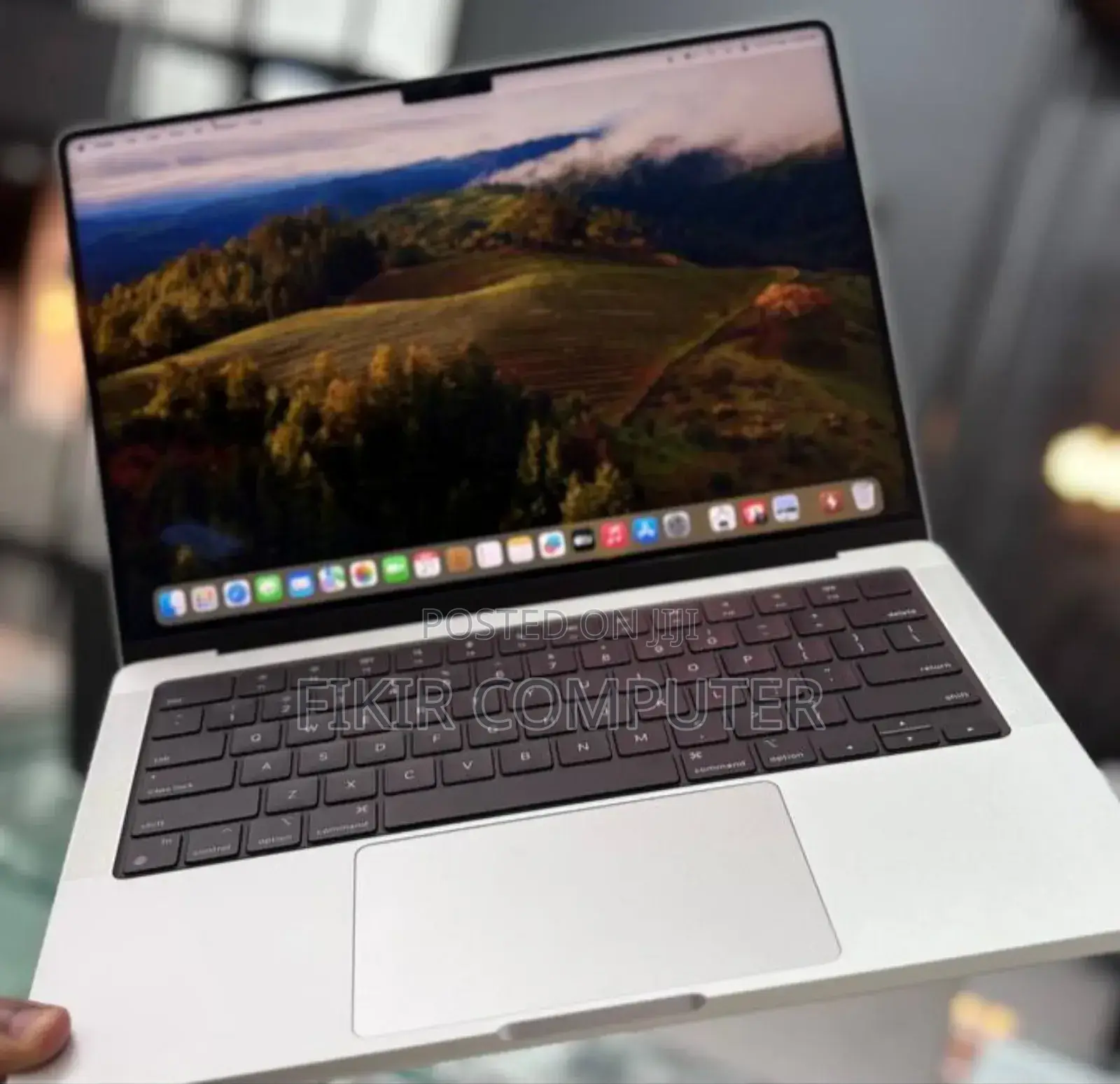 New Laptop Apple MacBook Pro 2023 M3 14-Inch 8GB Apple M3 Pro SSD 512GB