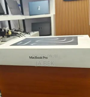 New Laptop Apple Macbook Pro 2025 M5 14-Inch 16GB Apple M4 SSD 512GB