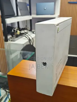 New Laptop Apple Macbook Pro 2025 M5 14-Inch 16GB Apple M4 SSD 512GB