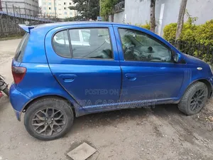 Photo - Toyota Vitz 2001 Blue