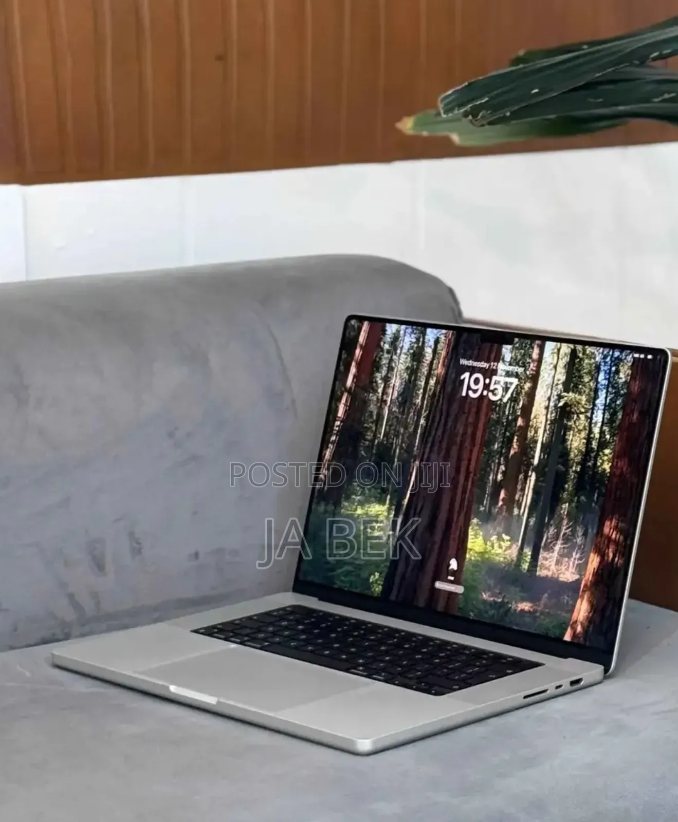 New Apple MacBook Pro 2024 M4 14-Inch 24GB Apple M4 Pro SSD 512GB