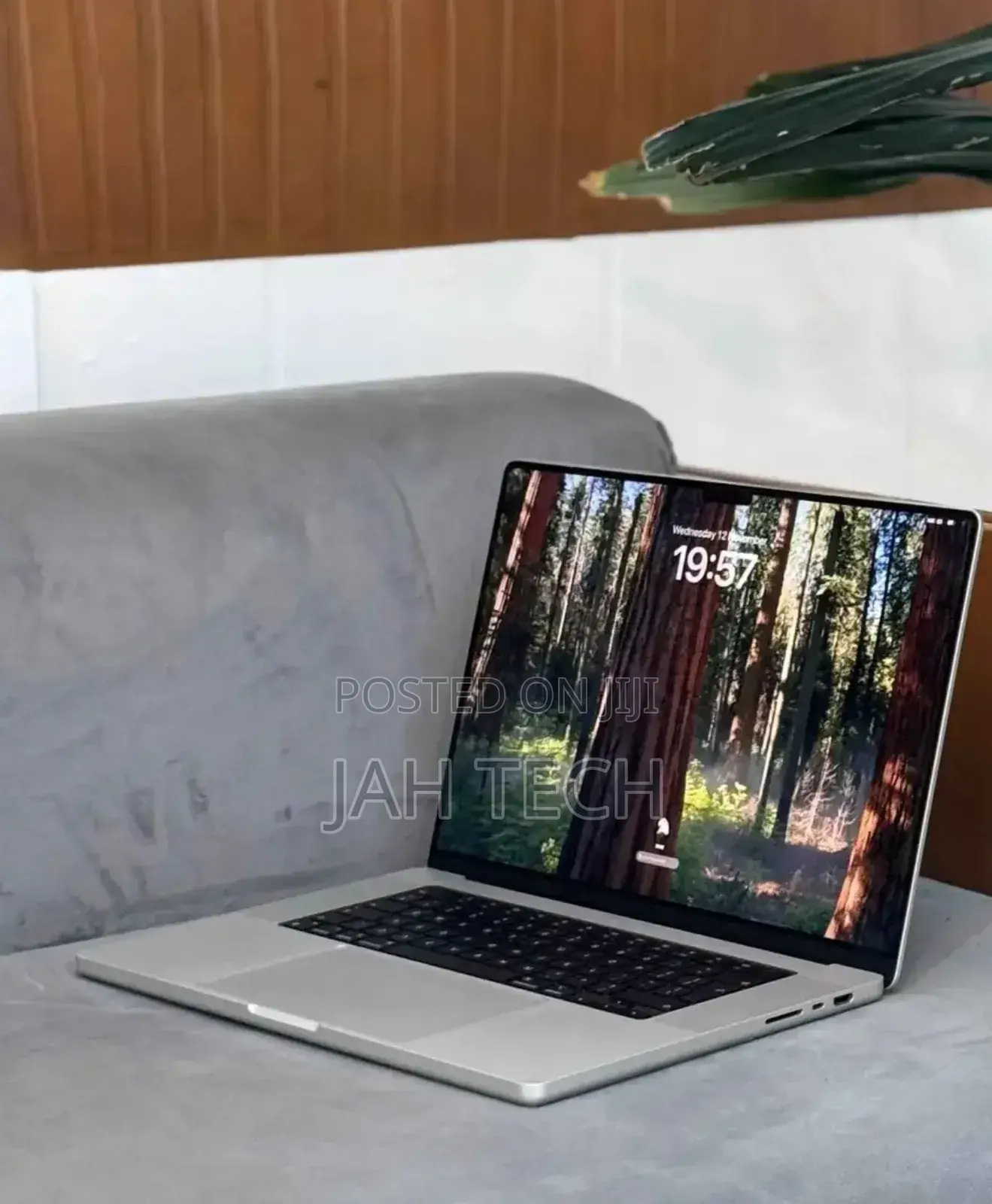New Apple MacBook Pro 2024 M4 14-Inch 24GB Apple M4 Pro SSD 512GB
