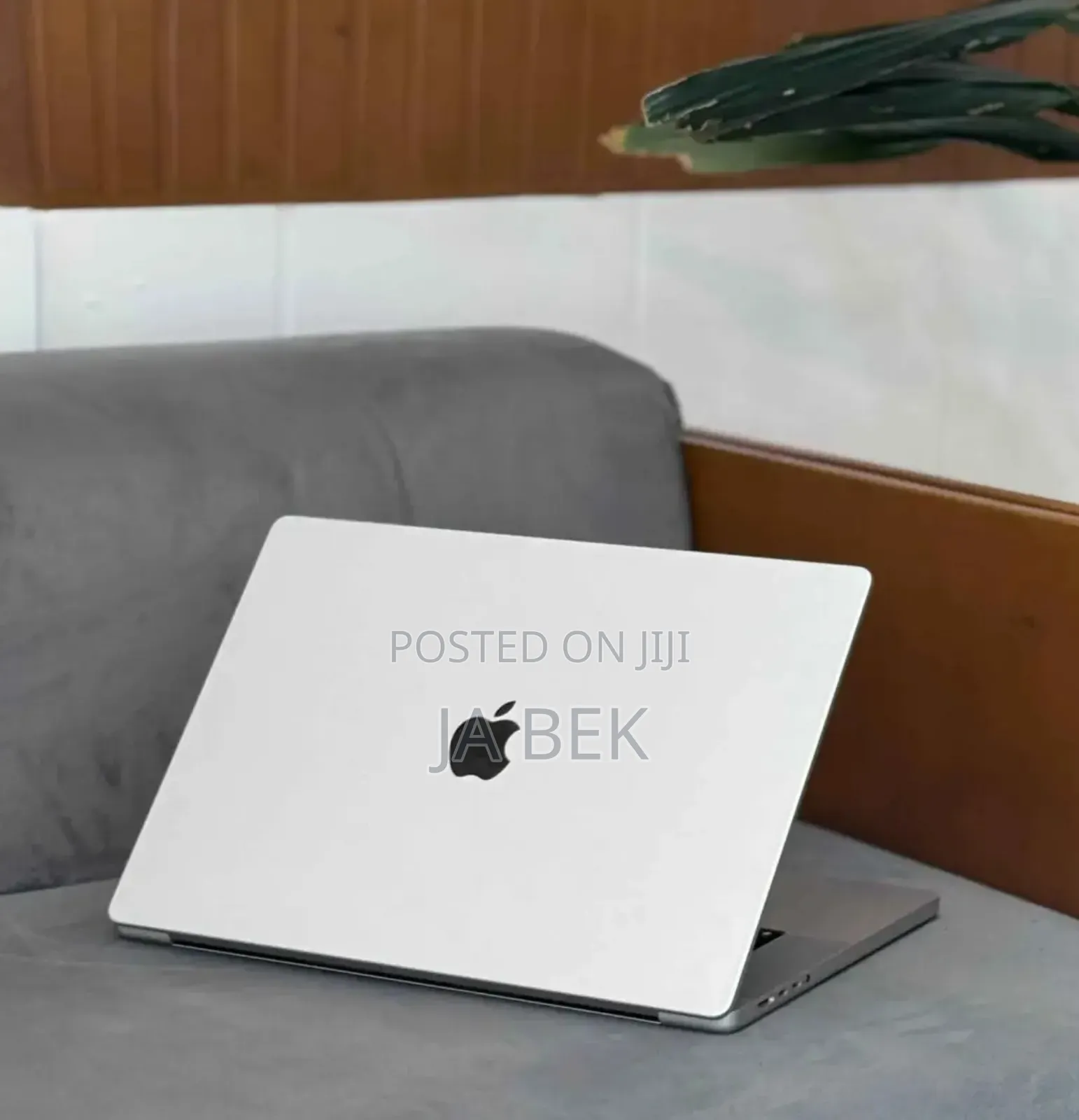 New Apple MacBook Pro 2024 M4 14-Inch 24GB Apple M4 Pro SSD 512GB