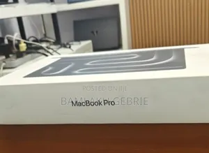 New Apple Macbook Pro 2025 M5 14-Inch 16GB Apple M4 Pro SSD 512GB