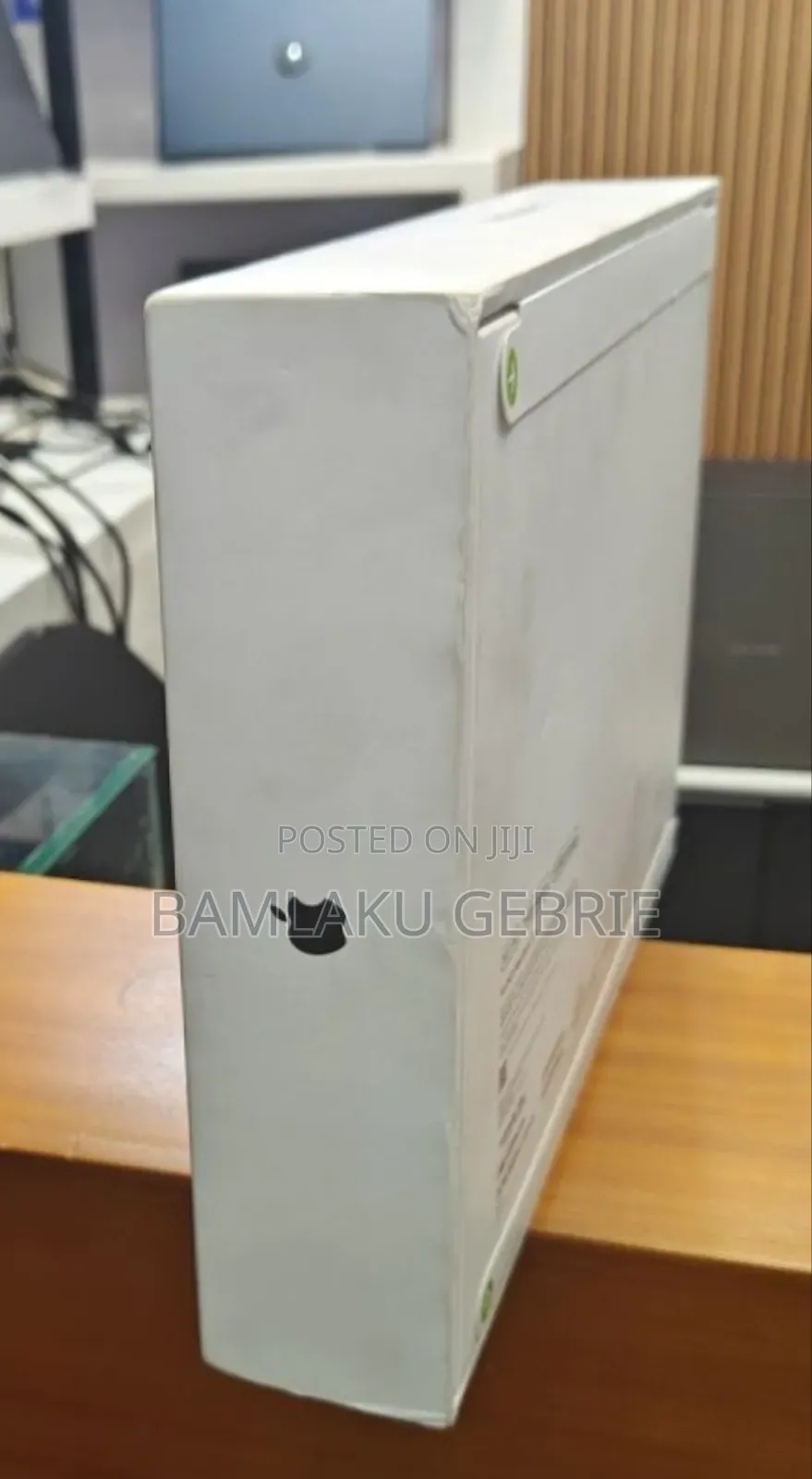 New Apple Macbook Pro 2025 M5 14-Inch 16GB Apple M4 Pro SSD 512GB