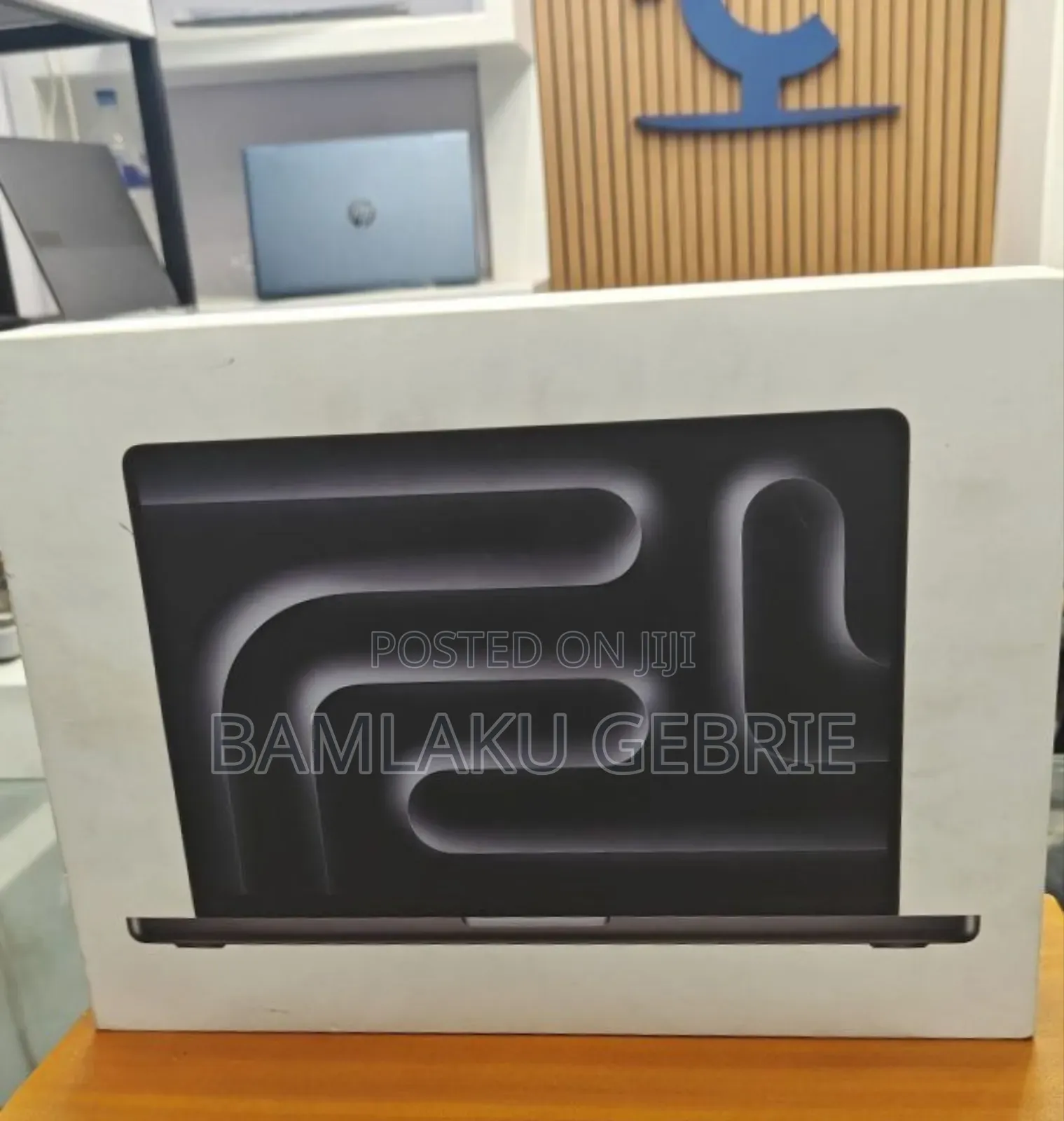 New Apple Macbook Pro 2025 M5 14-Inch 16GB Apple M4 Pro SSD 512GB