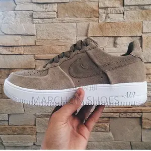 Nike Air Force 1 Low-Top – Brown Suede