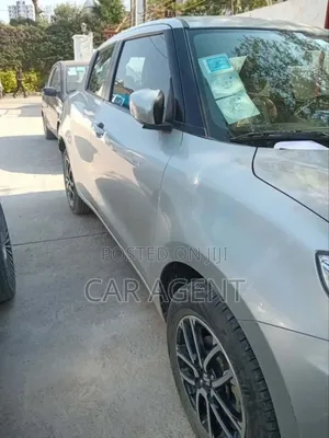 Suzuki Swift 2021 Silver