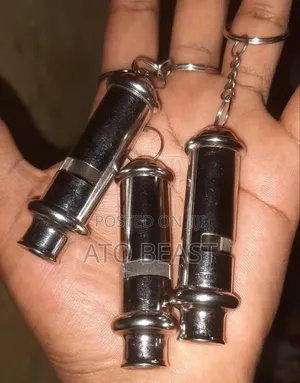 Photo - Metal Whistle የብርት ፊሽካ ለጥበቃ, ለፓርኪንግ, ለኳስ ጨዋታ, ለኮንስትራክሽን ደህንነት ማንቂያ