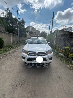 Toyota Hilux 2016 White