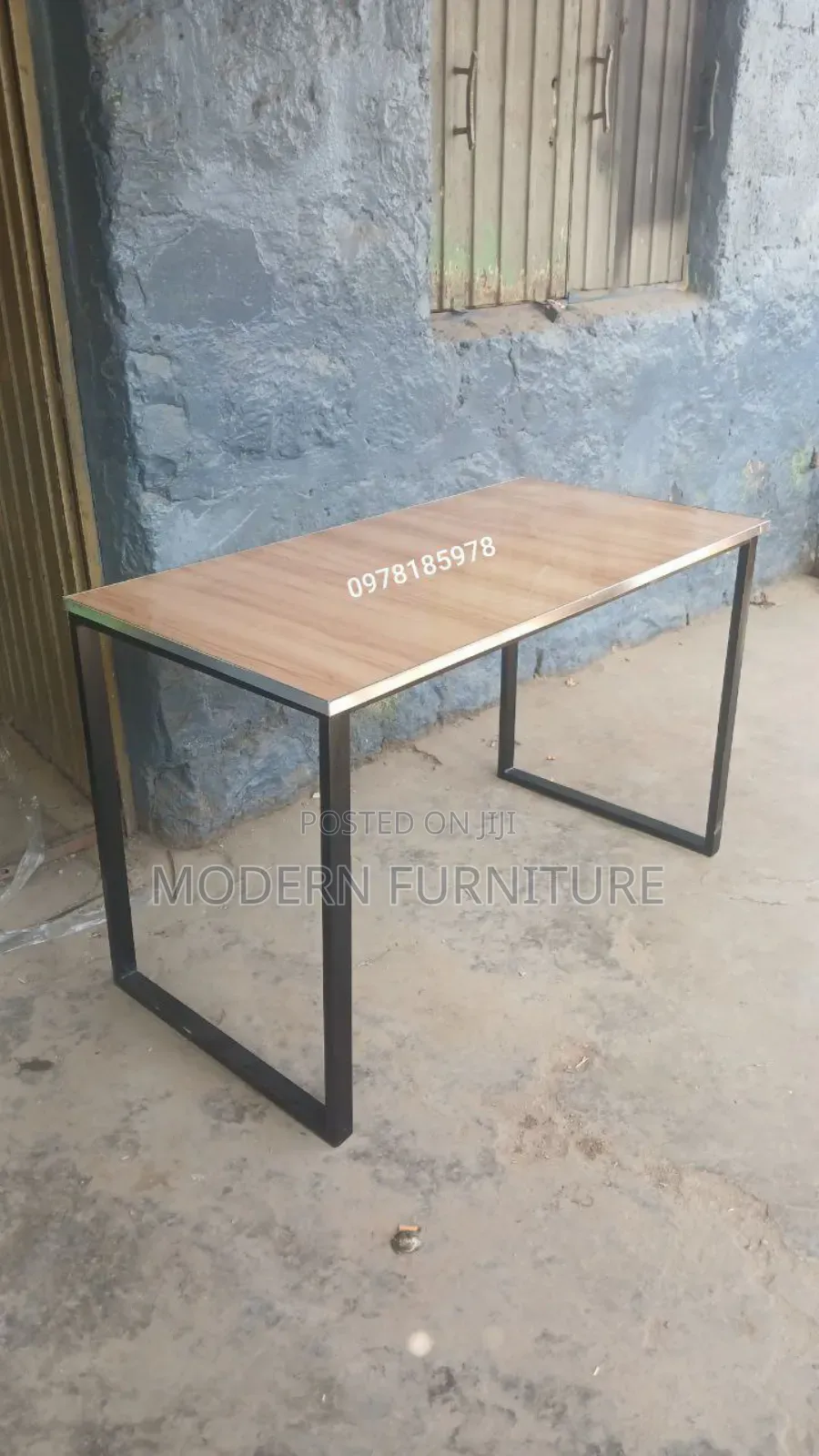 Hotel Cafe Office Stadiy Table የቢሮ ማንበብያ ጠረፔዛ