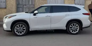 Toyota Highlander Hybrid 2023 White
