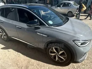 Photo - Volkswagen ID.4 2023 Silver