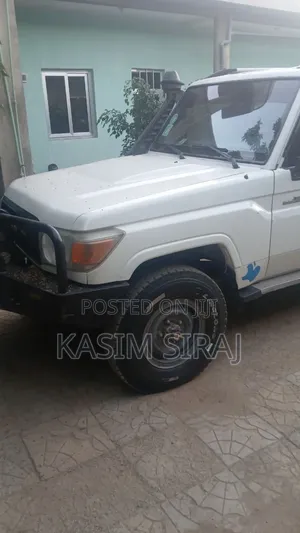 Toyota Hilux Revo Double Cab Deisel 2.4 AWD 2018 White