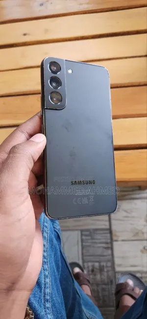 Photo - Samsung Galaxy S22 5G 128 GB Black