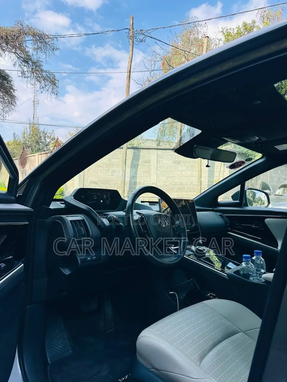 Toyota bZ4X 71.4 kWh FWD 2023 Gray