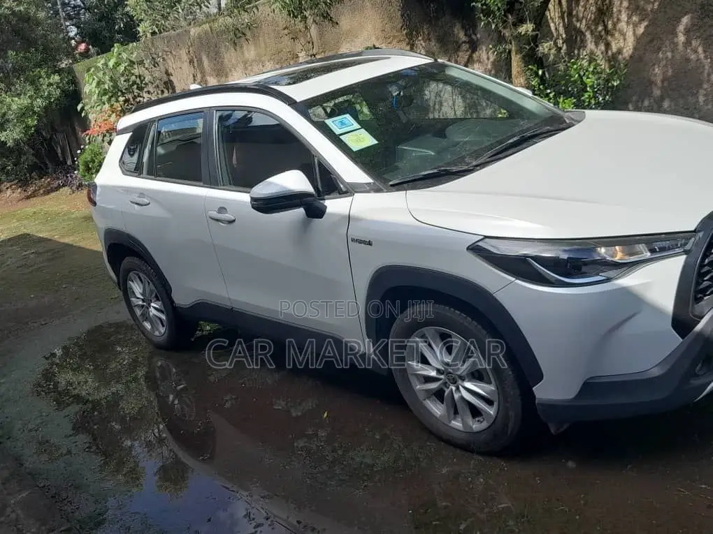 Toyota Corolla Cross Hybrid 2024 White