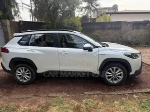 Toyota Corolla Cross Hybrid 2024 White