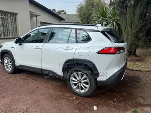 Toyota Corolla Cross Hybrid 2024 White
