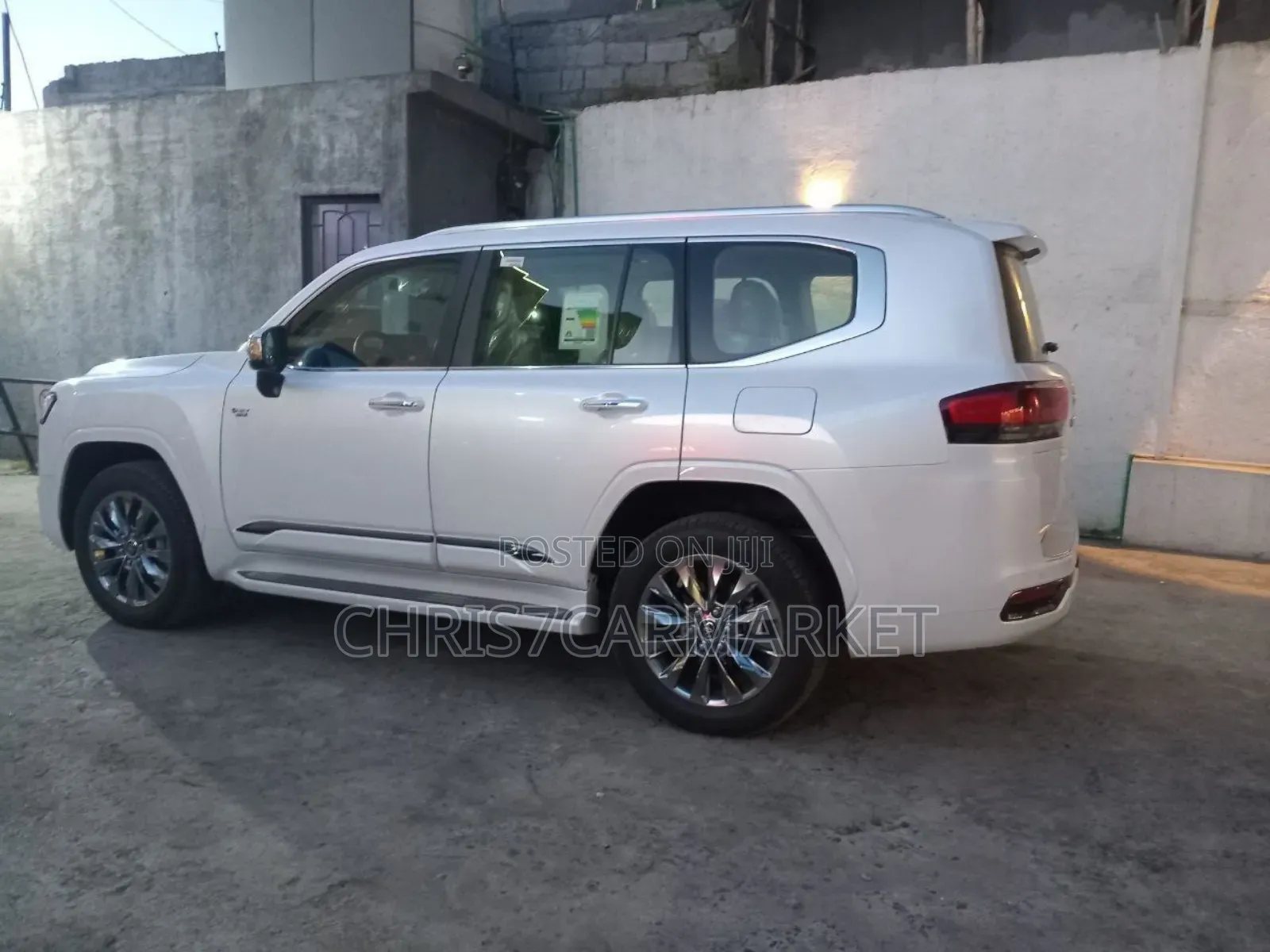 New Toyota Land Cruiser LC300 2025 White