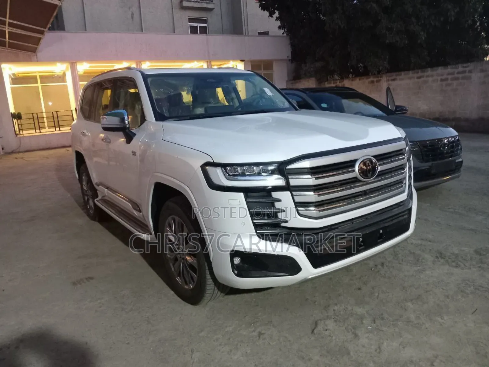 New Toyota Land Cruiser LC300 2025 White