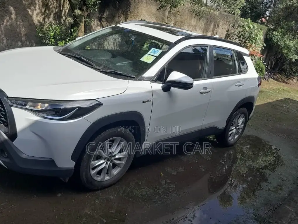 Toyota Corolla Cross Hybrid 2024 White
