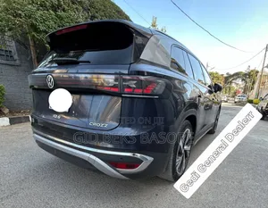 Volkswagen ID.6 2022 Blue