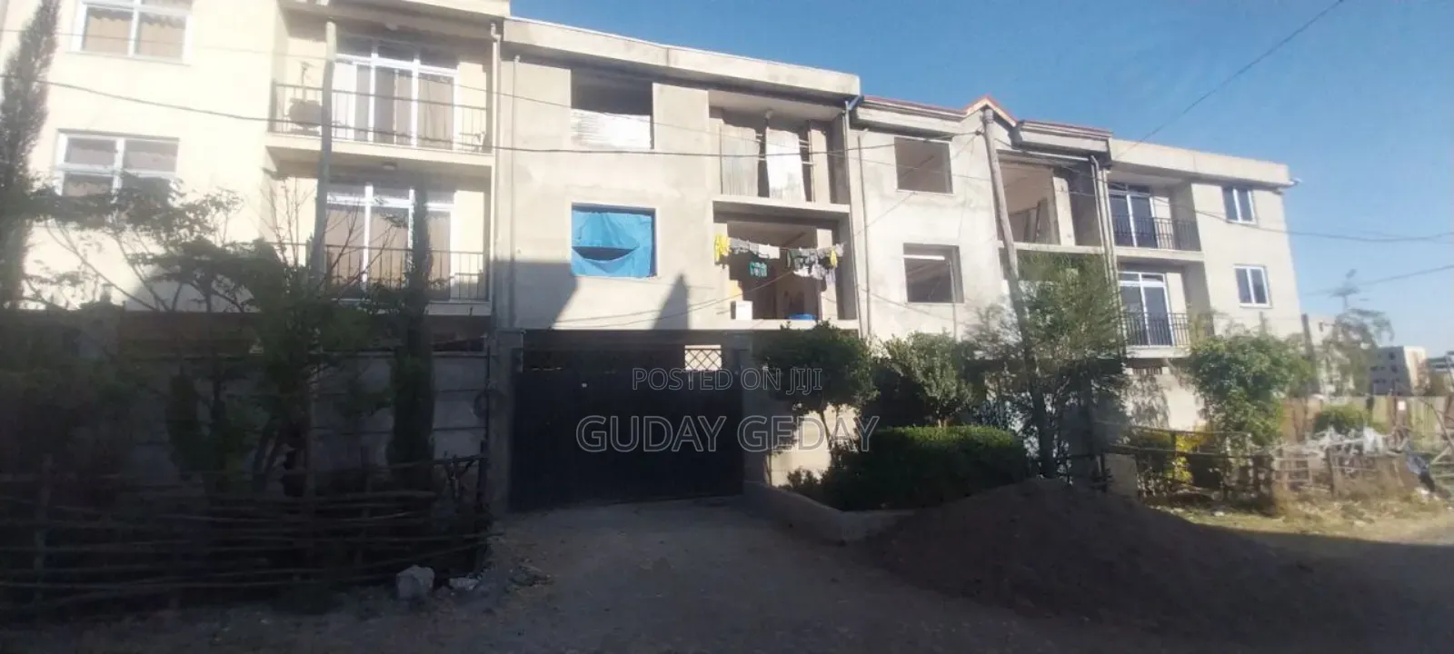 5bdrm Townhouse/Terrace in Akaky Kaliti for sale