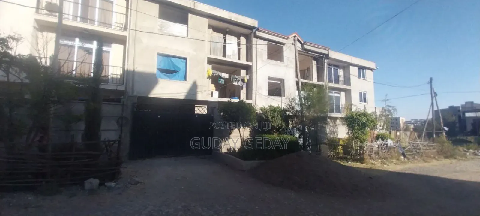 5bdrm Townhouse/Terrace in Akaky Kaliti for sale