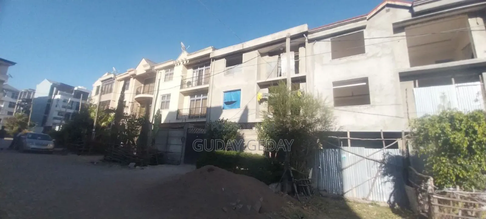 5bdrm Townhouse/Terrace in Akaky Kaliti for sale
